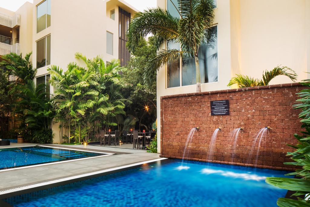 ハード ロック ホテル ゴア カラングート エクステリア 写真 The swimming pool at the hotel