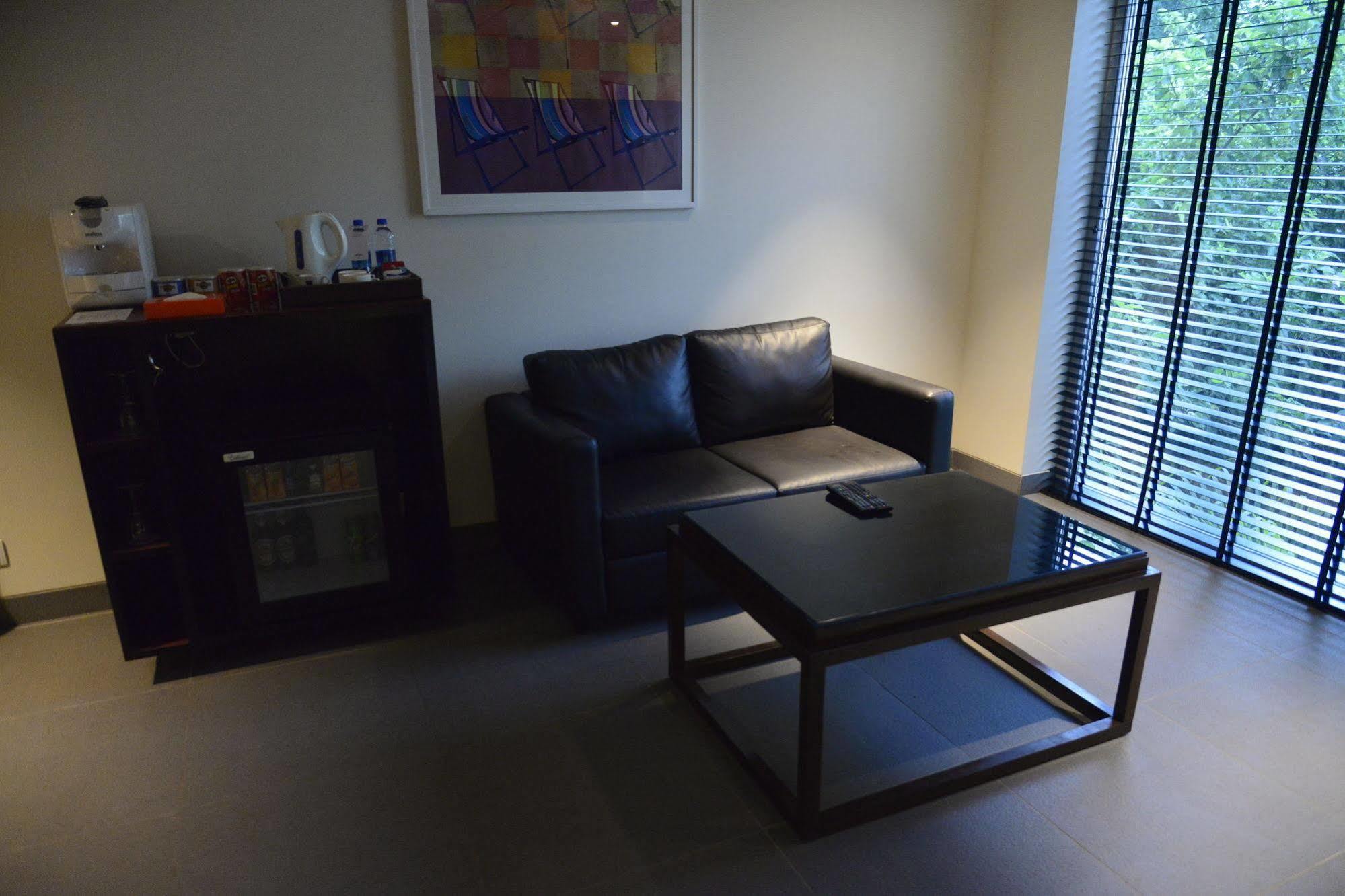 ハード ロック ホテル ゴア カラングート エクステリア 写真 A living room in a typical apartment at the complex